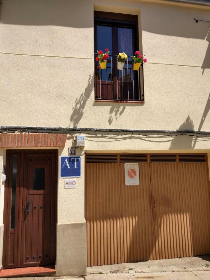 Apartamento Ciudad Monumental Caces 外观 照片